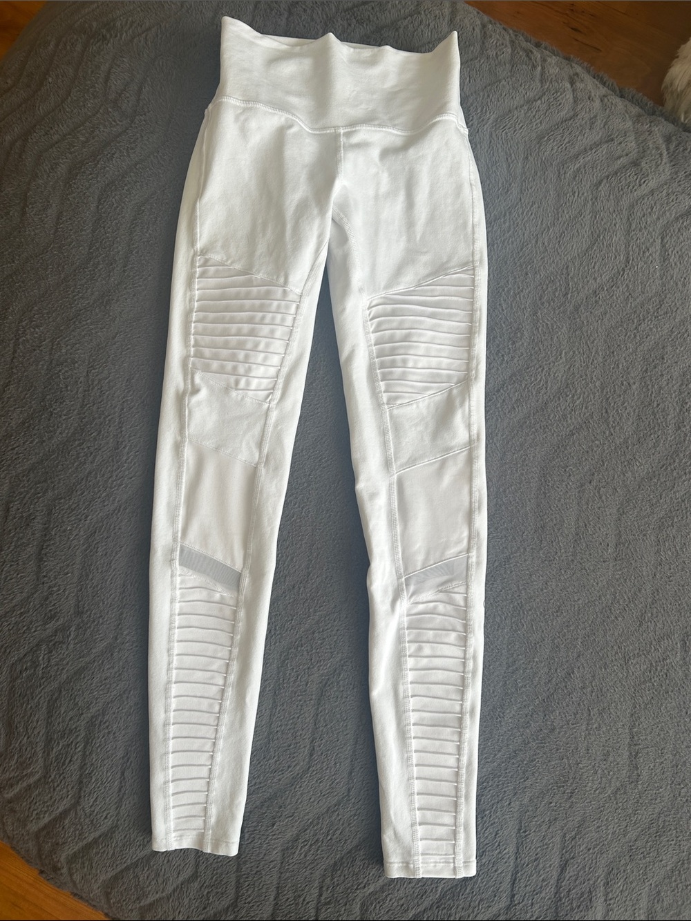ALO Like-New Women’s White Leggings Size S